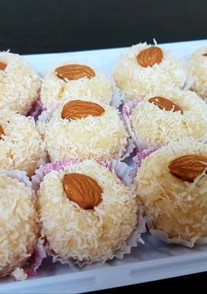 A picture of Coconut laddo.