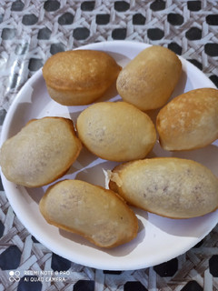 A picture of Sooji golgape.