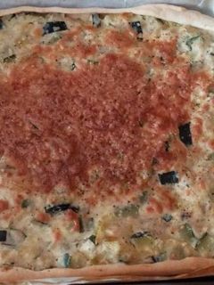 Una foto de Quiche de calabacín y puerro vegana