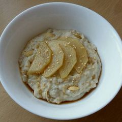 A picture of Vickys Maple Pear Seeded Porridge, GF DF EF SF NF.