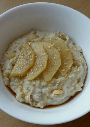 A picture of Vickys Maple Pear Seeded Porridge, GF DF EF SF NF.