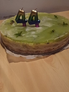 Una foto de 🍰Tarta de mojito🍸🌿🍋
