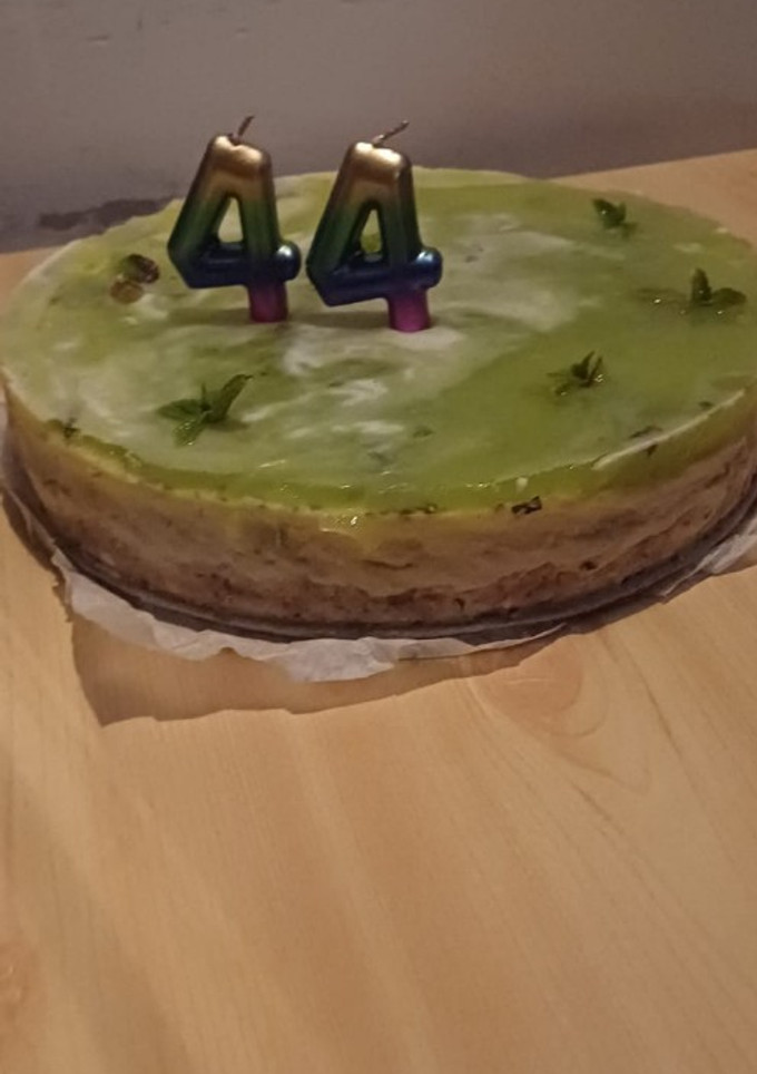 Una foto de 🍰Tarta de mojito🍸🌿🍋