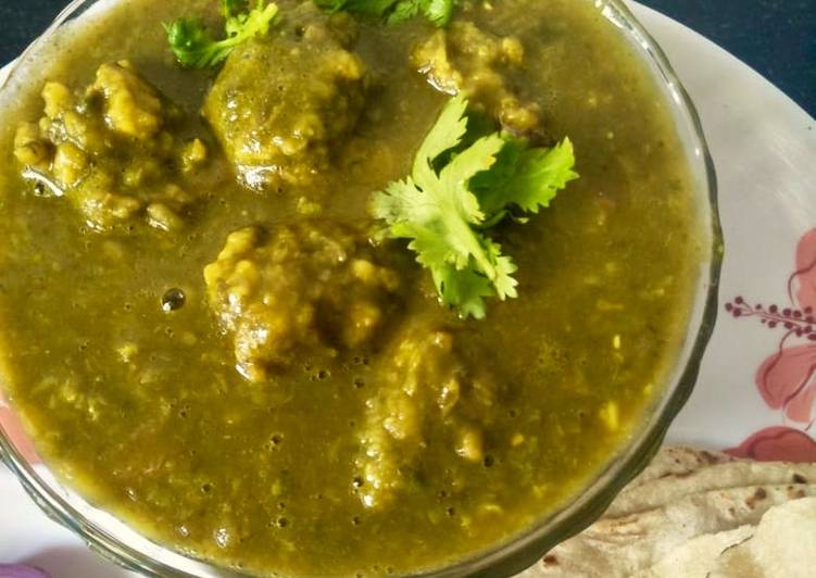 Steps to Prepare Favorite Daal Palak &amp; dal pakodi curry