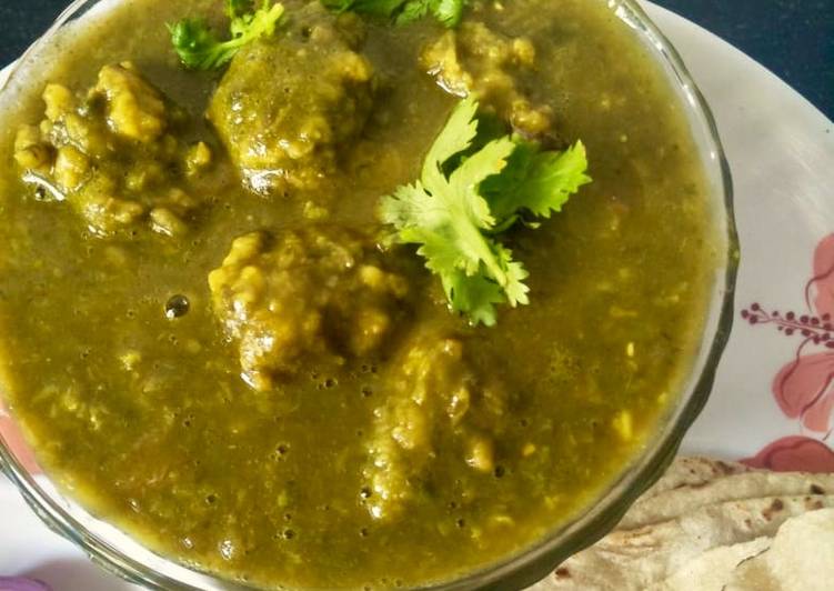 Recipe of Award-winning Daal Palak &amp; dal pakodi curry