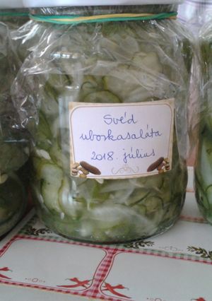 Svéd uborkasaláta (télire) recept fotója