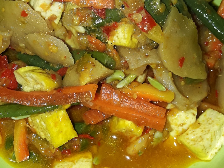 Resep: Sayur Santan (Tahu kuning, wortel, kacang panjang bakso) Istimewa