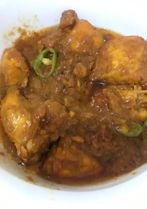 A picture of Spicy Chicken Tikka Karahi.