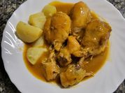 Una foto de pollo a la cerveza olla express