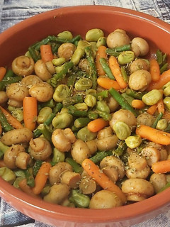 Una foto de Champiñones con verduras vegano