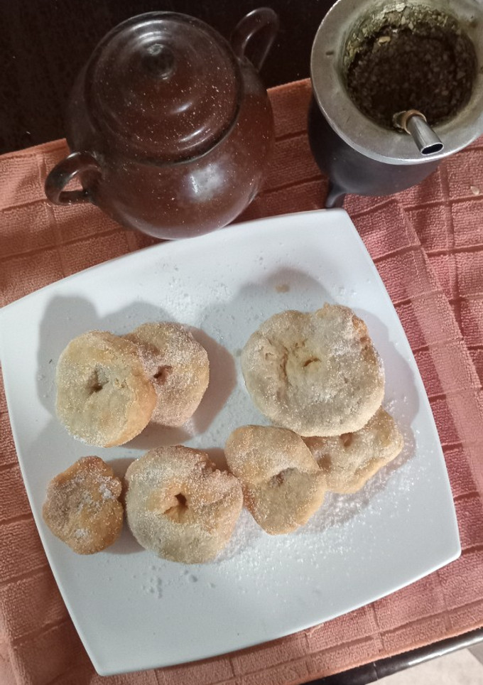 Una foto de Tortas fritas, un clásico de la tradición Argentina 💙