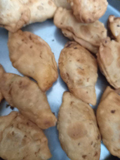 સમોસા (Samosa Recipe In Gujarati) રેસીપી મુખ્ય ફોટો