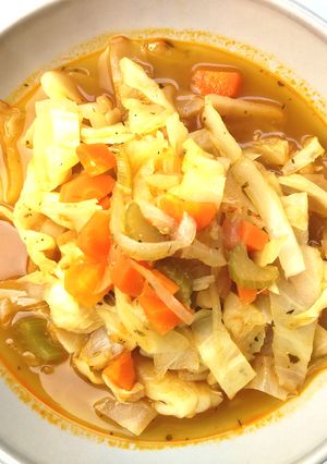 Una foto de Sopa de col con especias
