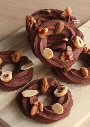A picture of Christmas Wreath Cookies [Chocolate Spritz].