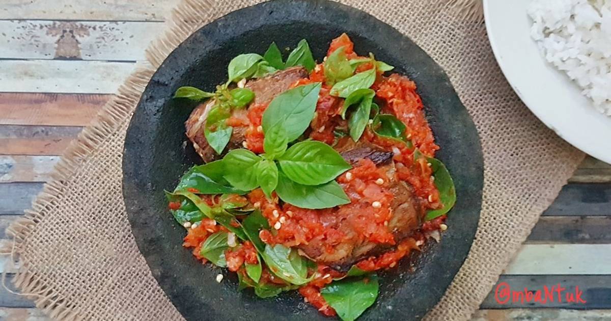 Resep Iwak Pe Ikan Pari Asap Sambal Kemangi Oleh Tituk Sk Cookpad