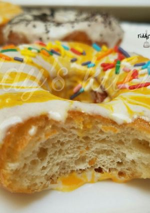 A picture of Glazed doughnuts.