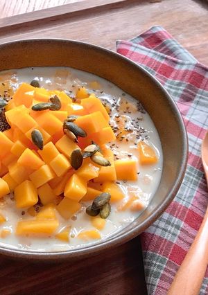 Hình của món 🌱 Yến Mạch Nấu Sữa Hạt Vị Xoài (Vegan).