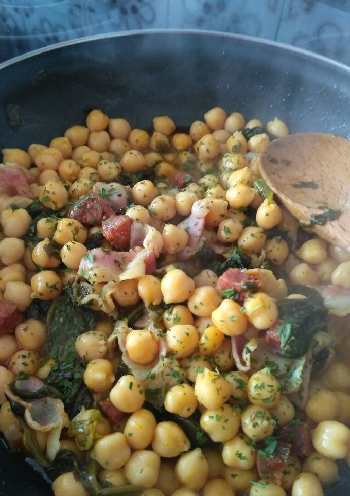 Una foto de Revuelto de garbanzos
