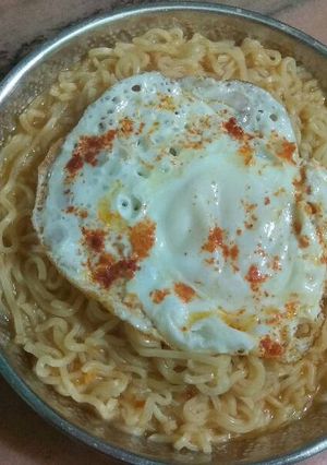 चिकन मेगी (Chicken maggi recipe in hindi) रेसिपी मुख्य फोटो