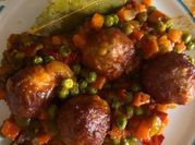 Una foto de estofado de albondigas