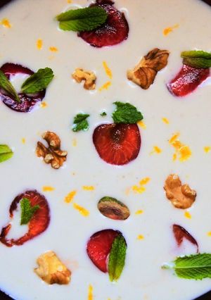 Una foto de 🥥 Sopa fría de coco y cítricos con cerezas 🍋