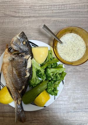 Φωτογραφία της συνταγής Τσιπούρα στο φούρνο με λαδολέμονο, μπρόκολο, πατάτες και κολοκυθάκια βραστά