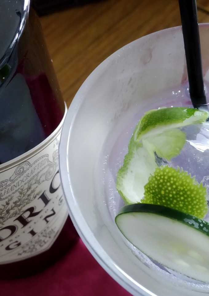 Una foto de Gin tonic de hendricks