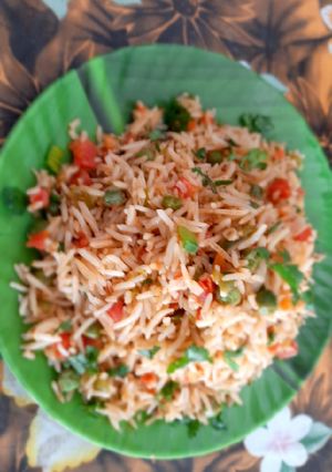 A picture of Tangy and tasty Vegetable fried rice with leftover rice.