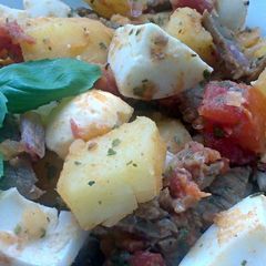 A picture of Sig's Salad with Beef.