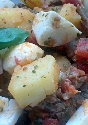 A picture of Sig's Salad with Beef.