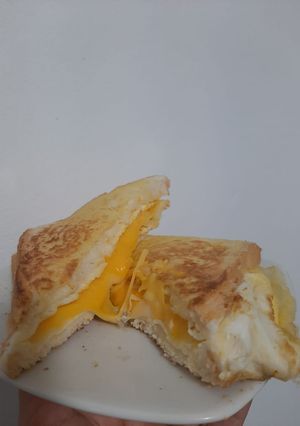 Una foto de Double cheese sándwich 🥪