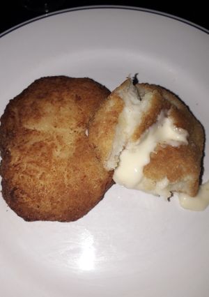Una foto de Me sobró puré en el almuerzo.. que hago??🤔 bombitas de papa🥔👏