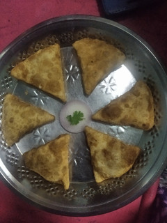 உருளைக்கிழங்கு சமோசா () Urulaikilanku samosa Recipe in Tamil) செய்முறை முக்கிய புகைப்படம்