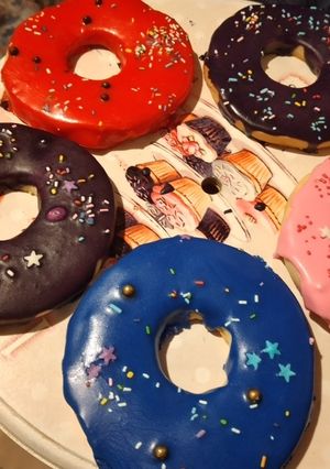 Una foto de Galletitas estilo donas muy coloridas