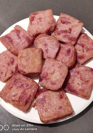 A picture of Fried Luncheon Meat.