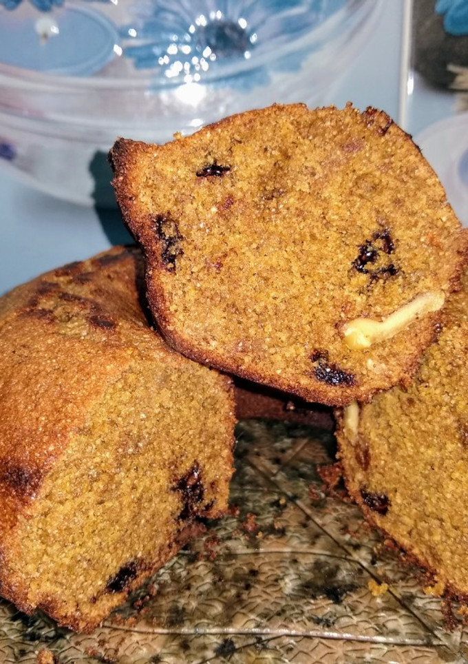 Una foto de Budín de banana 🍌 con nueces, chispas de chocolate 🍫 🫶😌😘