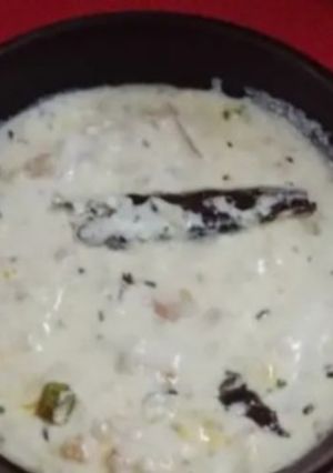 A picture of Onion tomato raita.