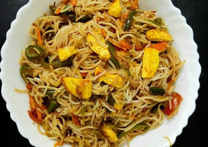 Paneer Hakka Noodles