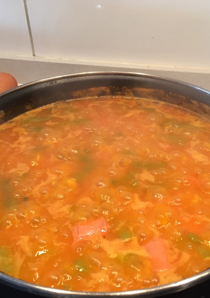 Una foto de Arroz caldoso con salchichas y verduras