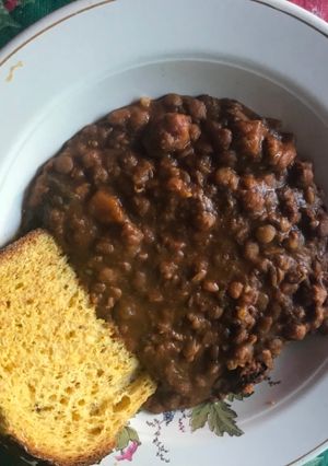 Una foto de Guiso de lentejas con morcilla y chorizo colorado 😋🥳🥳😋😋😋🫕🥄