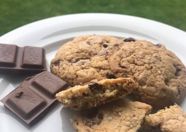Simple Way to Prepare Super Quick Homemade Salted Chocolate Chunk Cookies 🍪