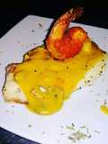 Pescado Blanco en Crema de Champiñones coronado con Camarón Crispy