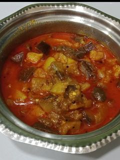 રીંગણ બટાકા નું શાક (Ringan Bataka Shak Recipe In Gujarati) રેસીપી મુખ્ય ફોટો