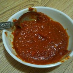 A picture of Red Chutney (Garlic flavored sauce).