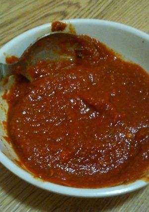A picture of Red Chutney (Garlic flavored sauce).