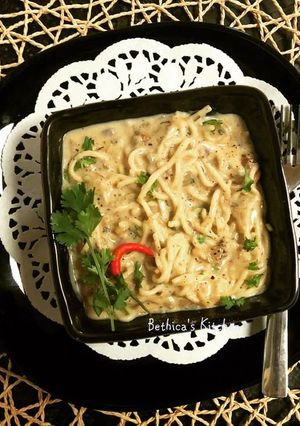 A picture of Noodles in White Sauce.