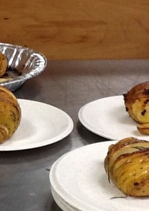 A picture of Sliced baked potatoes.