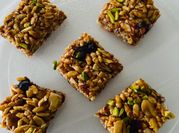 A picture of puffed rice chikki