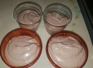 Una foto de Mousse de chocolate y fresa