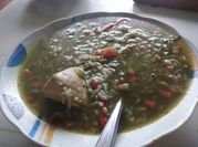 Una foto de pollo con arroz receta peruana